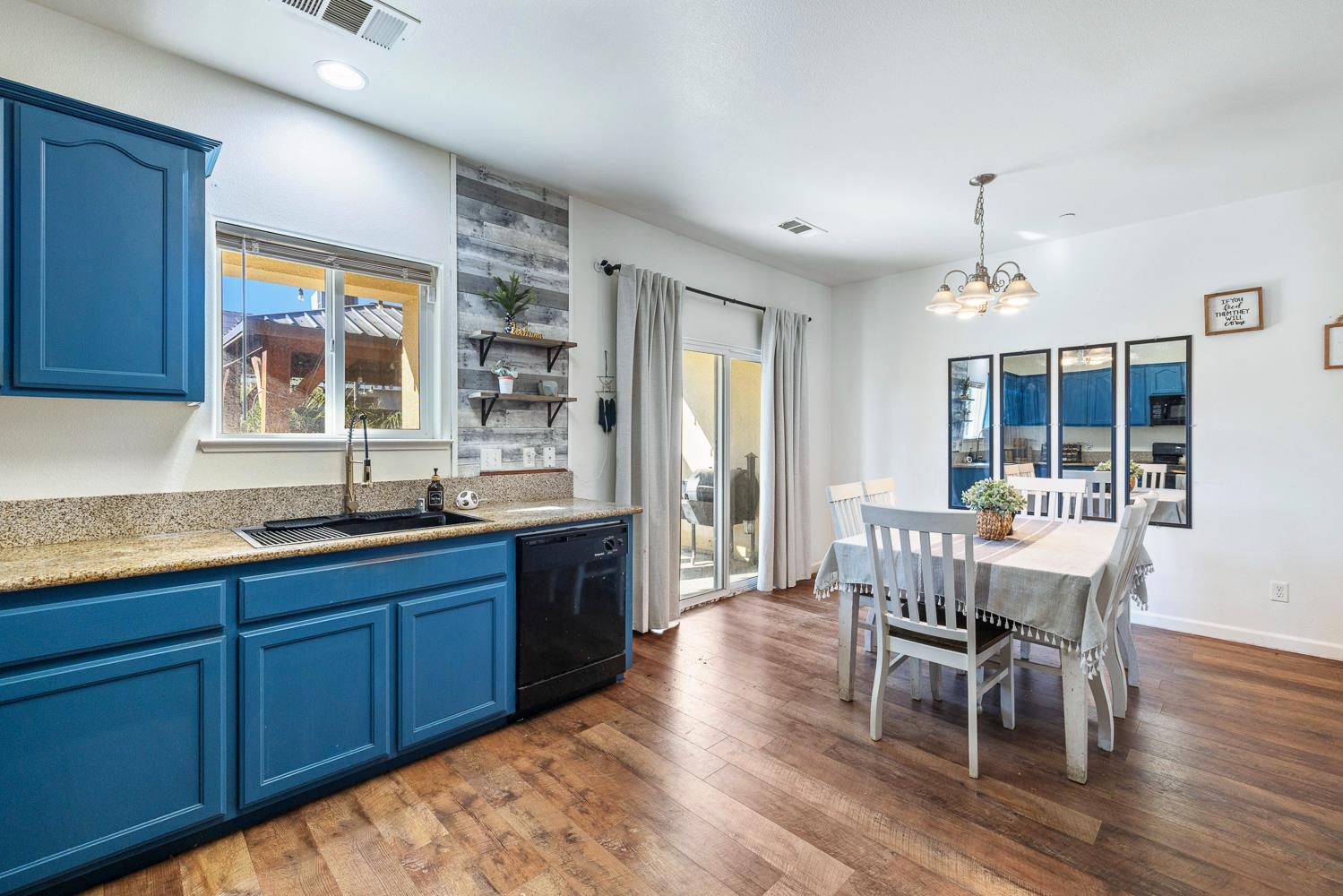 8611 Gardenia Ave, Parlier, CA 93648