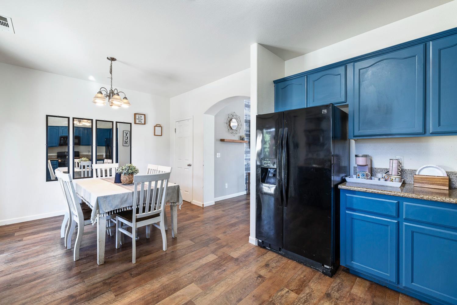 8611 Gardenia Ave, Parlier, CA 93648