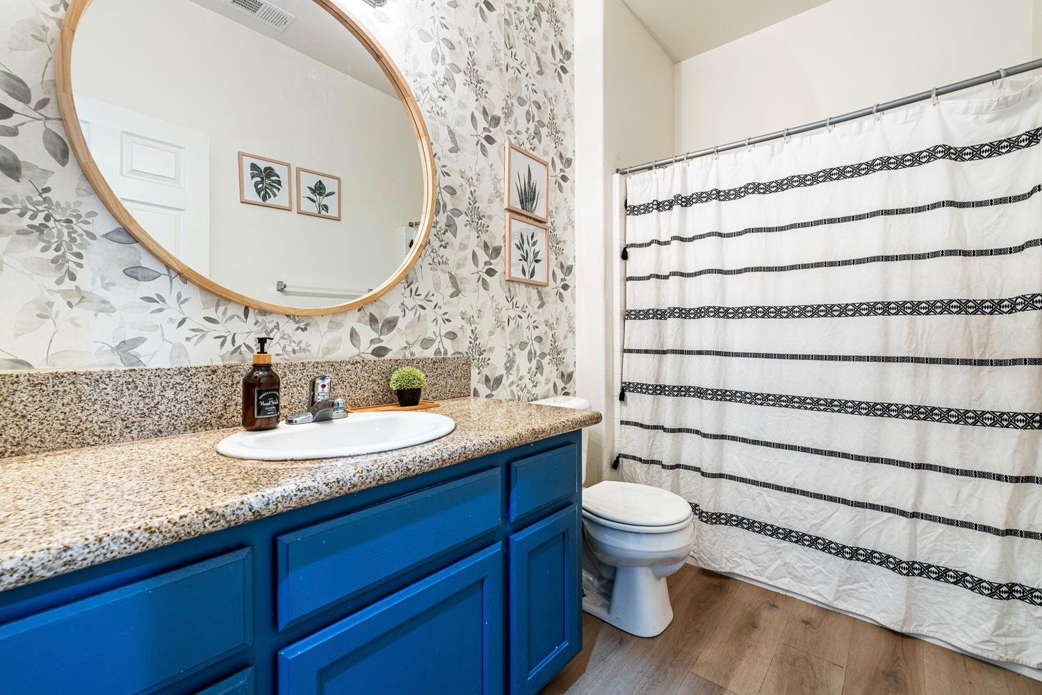 8611 Gardenia Ave, Parlier, CA 93648