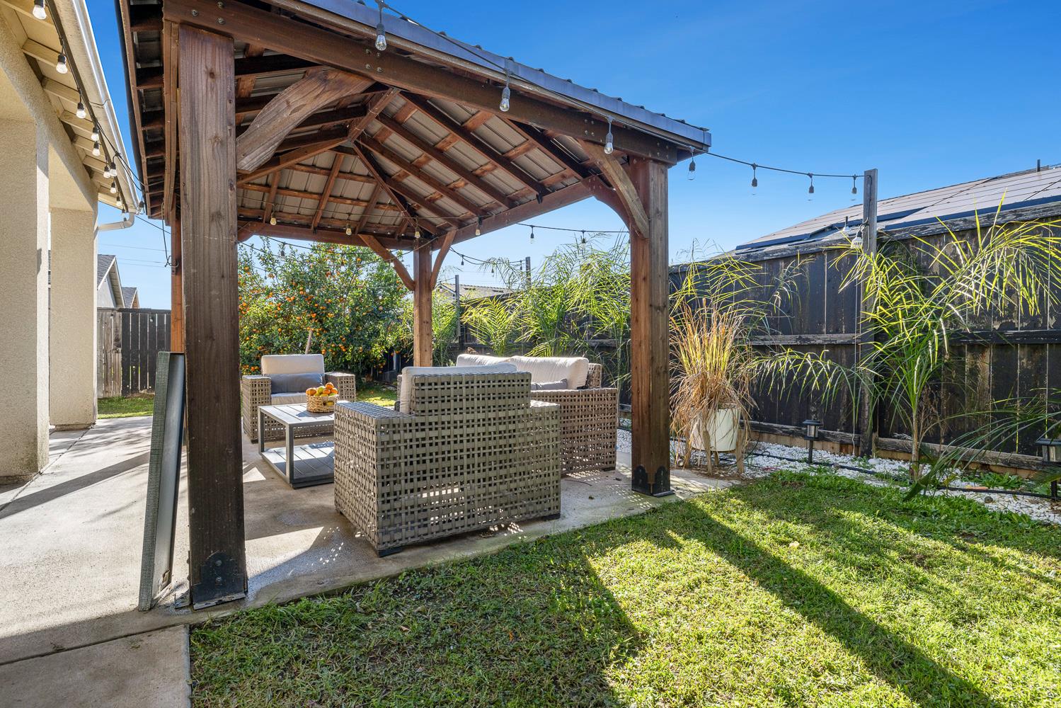 8611 Gardenia Ave, Parlier, CA 93648