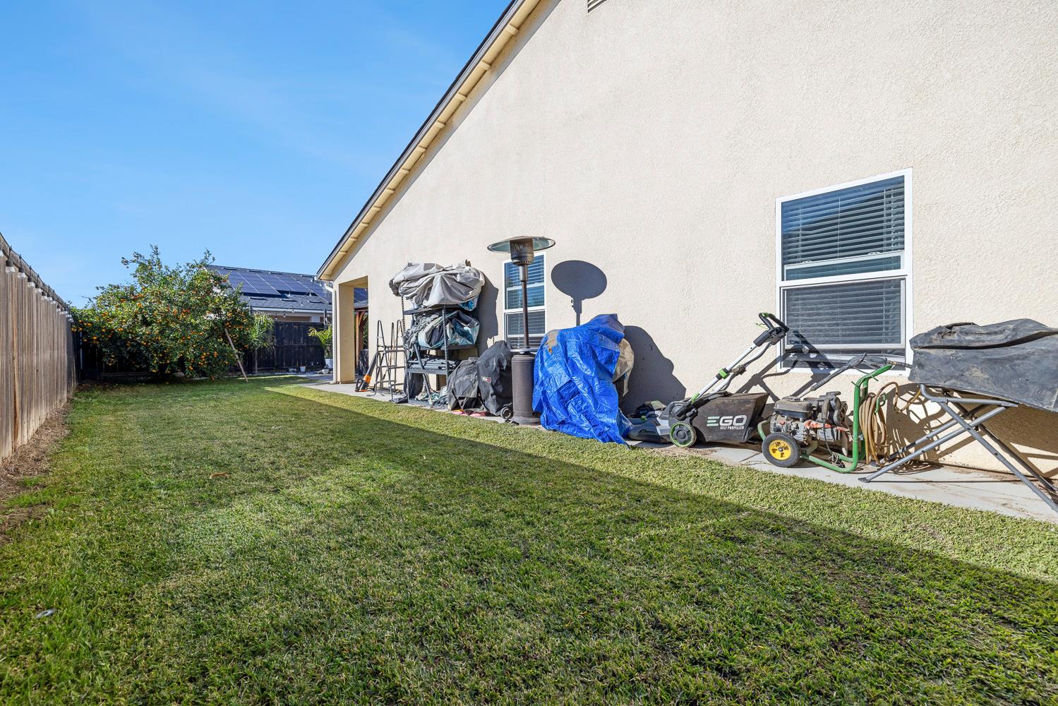 8611 Gardenia Ave, Parlier, CA 93648