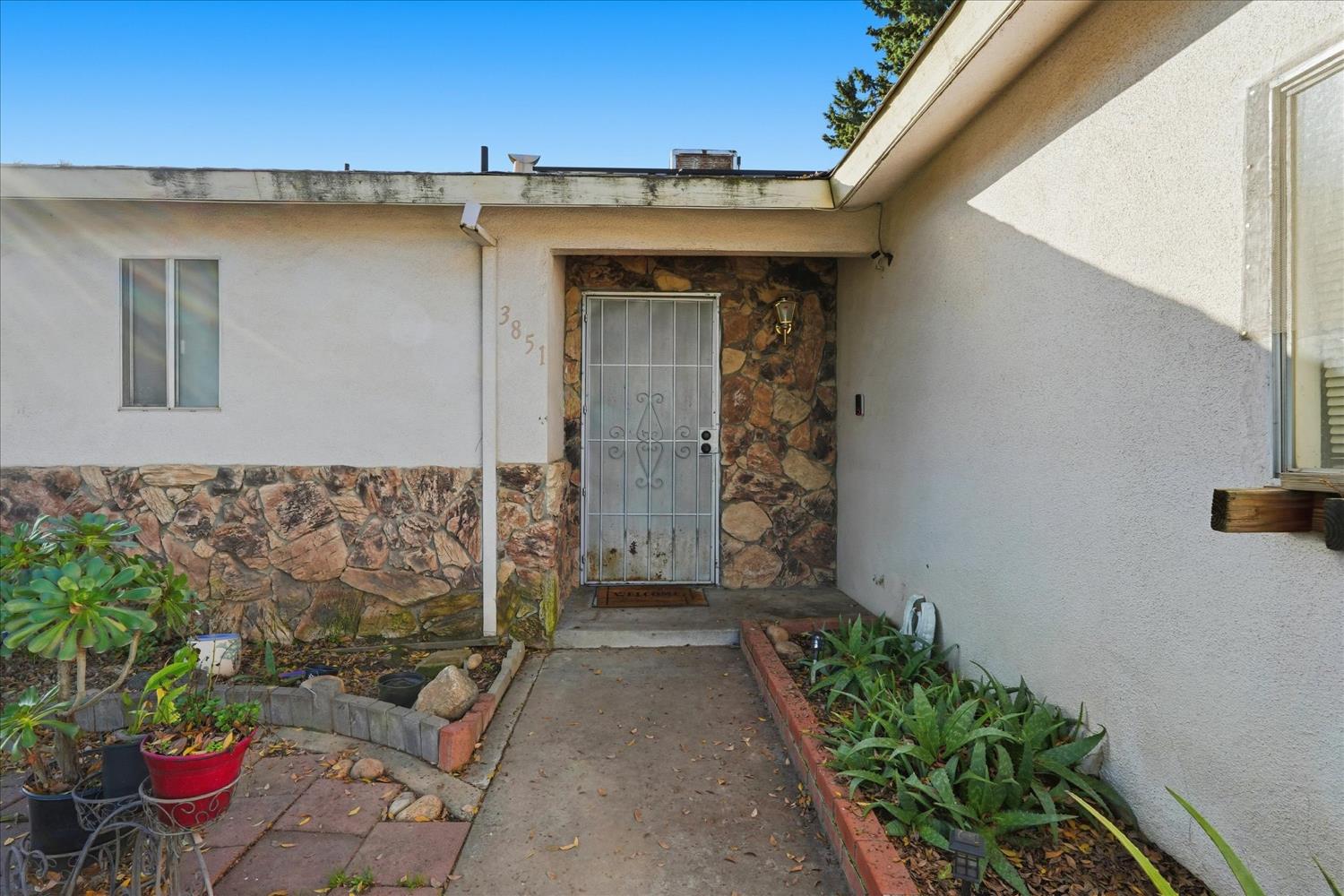 3851 N Ezie Ave, Fresno, CA 93727