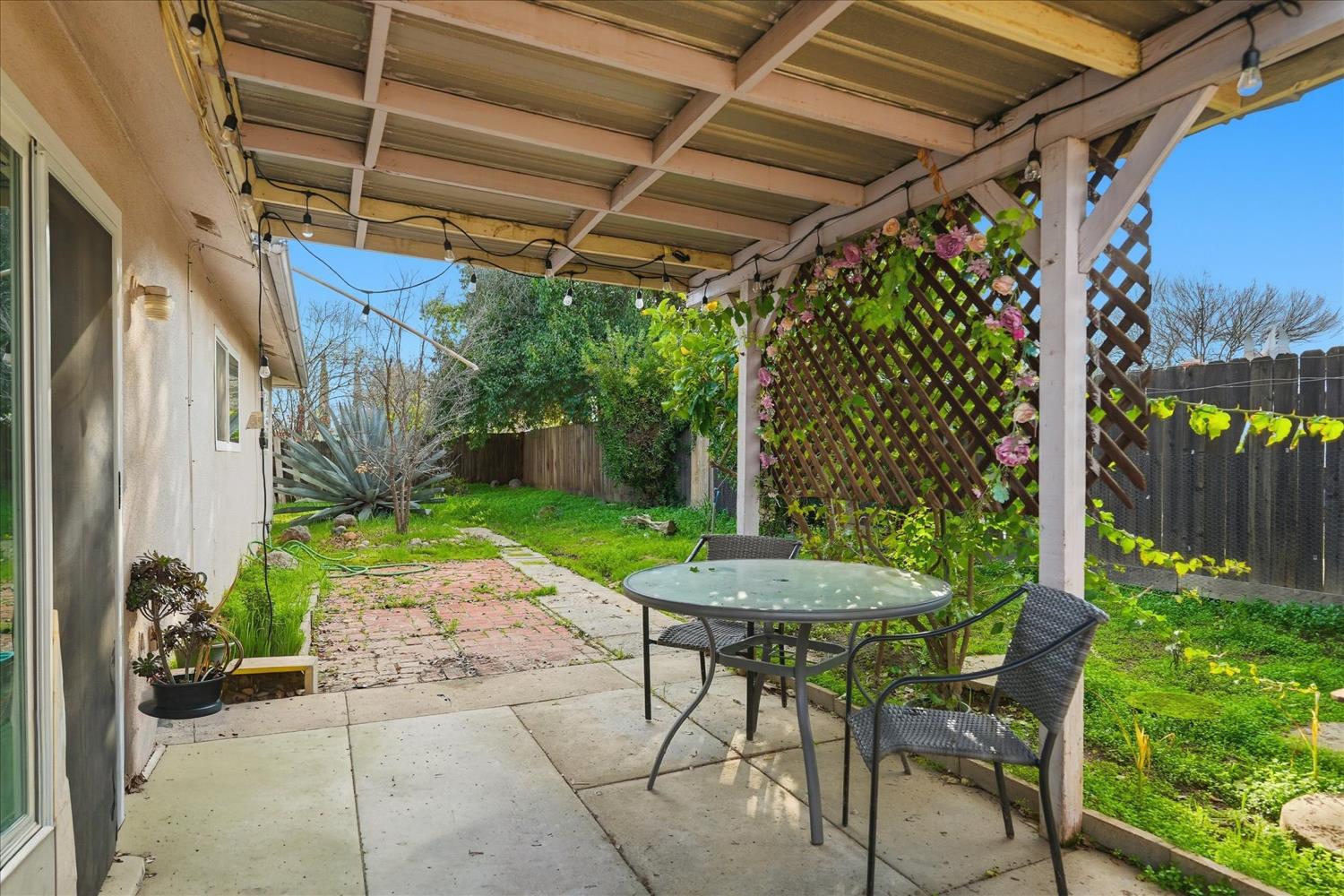 3851 N Ezie Ave, Fresno, CA 93727