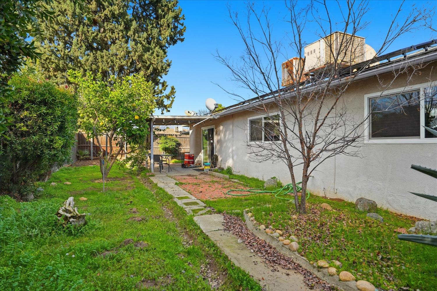 3851 N Ezie Ave, Fresno, CA 93727