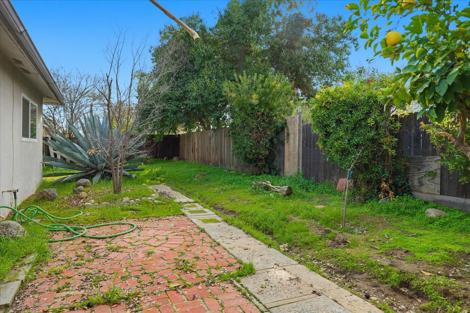 3851 N Ezie Ave, Fresno, CA 93727