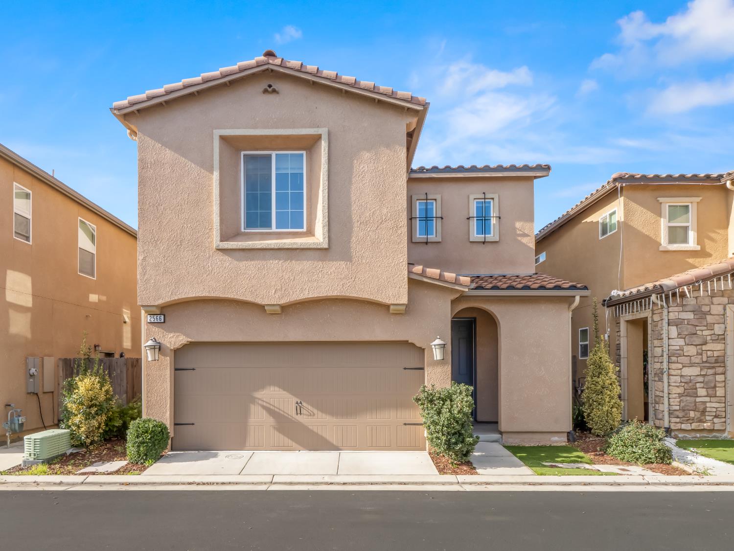 2566 Mustang Dr, Clovis, CA 93612