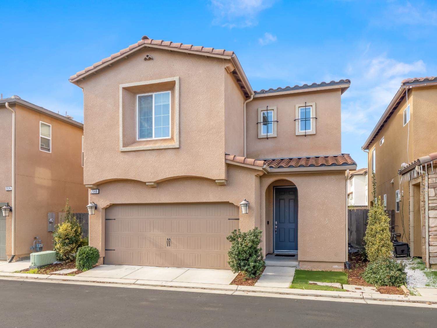 2566 Mustang Dr, Clovis, CA 93612