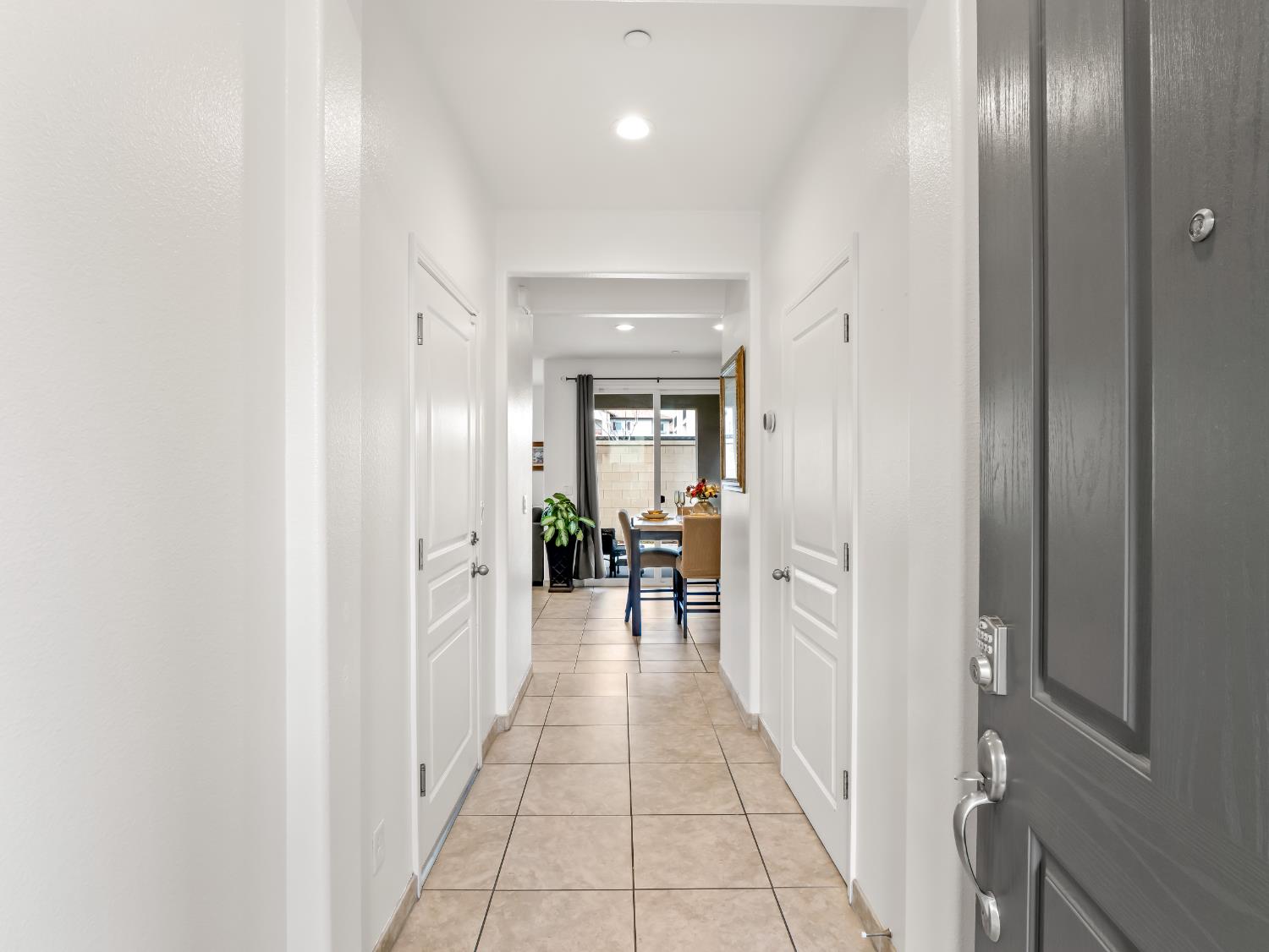 2566 Mustang Dr, Clovis, CA 93612