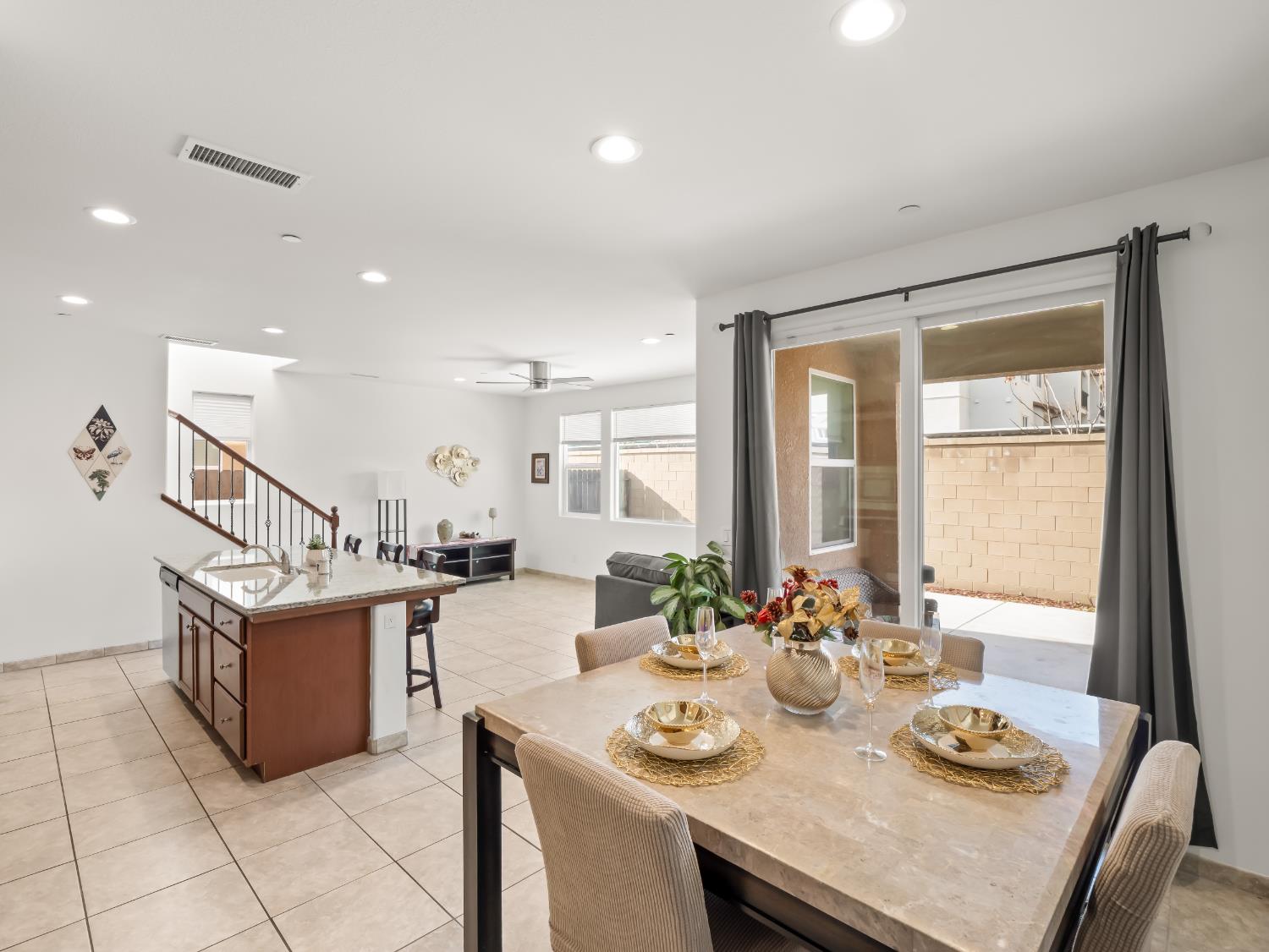 2566 Mustang Dr, Clovis, CA 93612