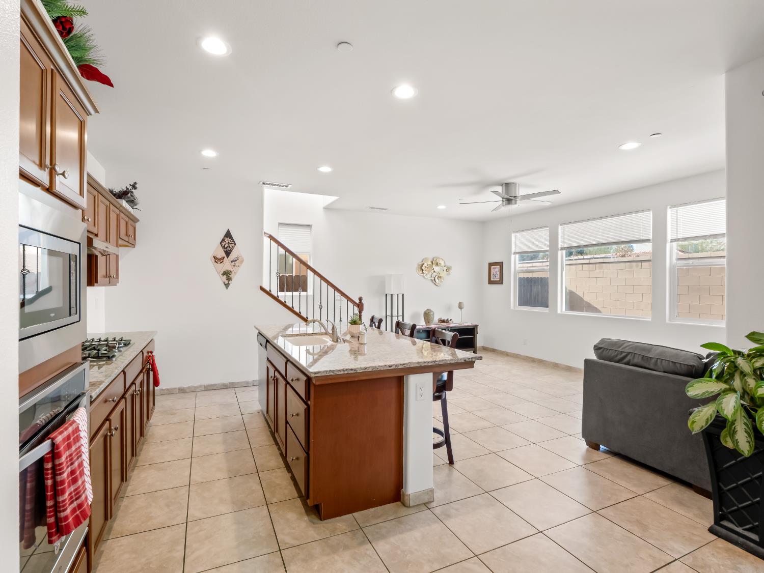 2566 Mustang Dr, Clovis, CA 93612