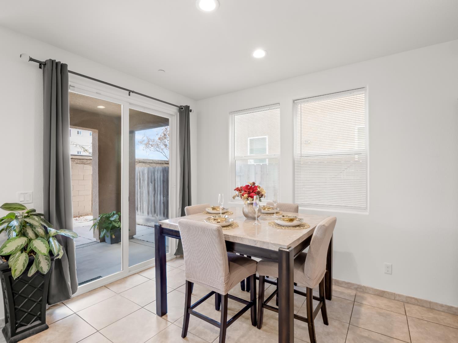 2566 Mustang Dr, Clovis, CA 93612