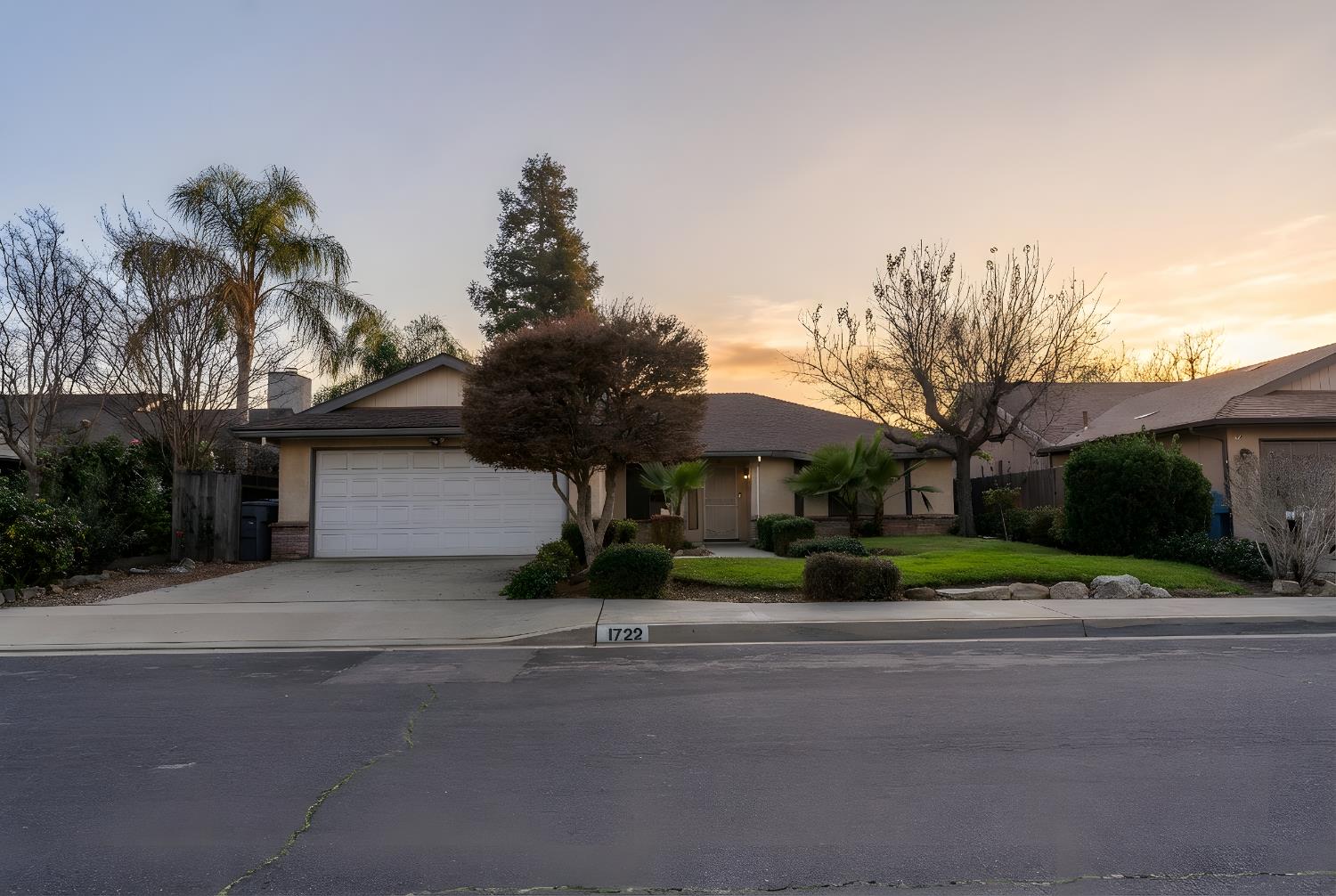 1722 Buckingham Ave, Clovis, CA 93611
