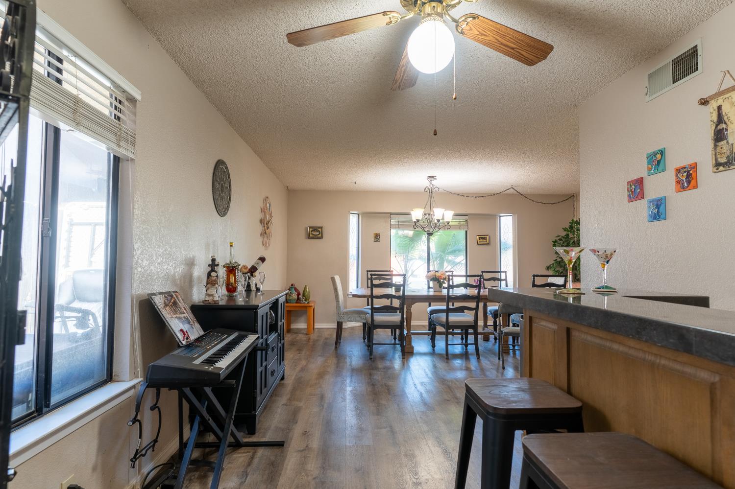 1722 Buckingham Ave, Clovis, CA 93611