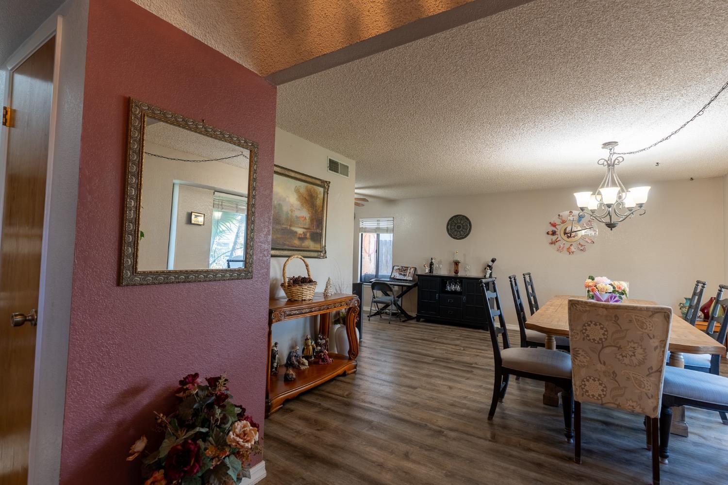 1722 Buckingham Ave, Clovis, CA 93611