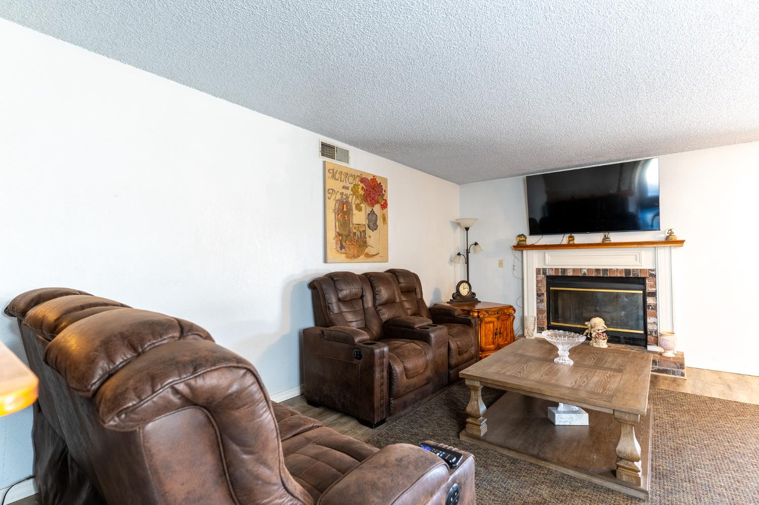 1722 Buckingham Ave, Clovis, CA 93611