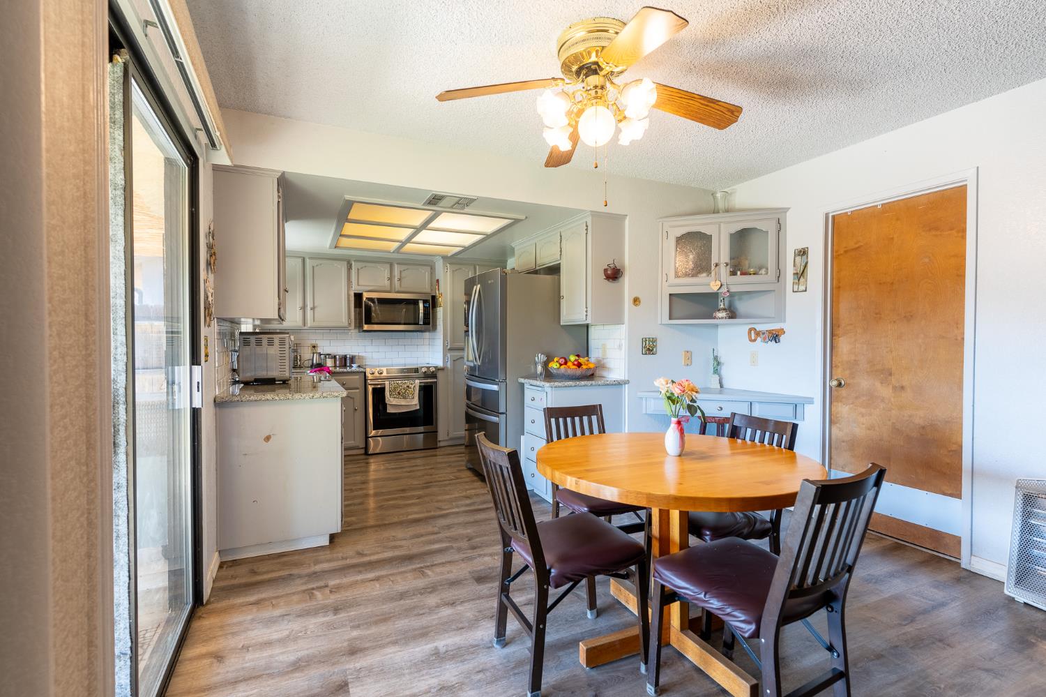 1722 Buckingham Ave, Clovis, CA 93611