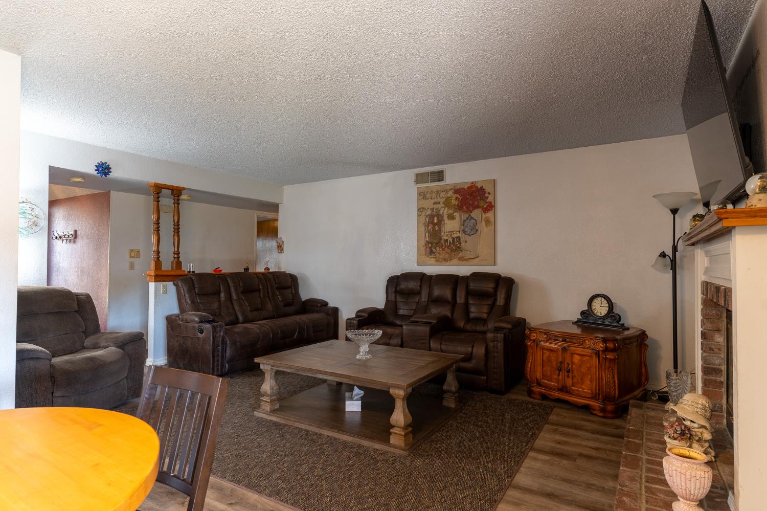 1722 Buckingham Ave, Clovis, CA 93611