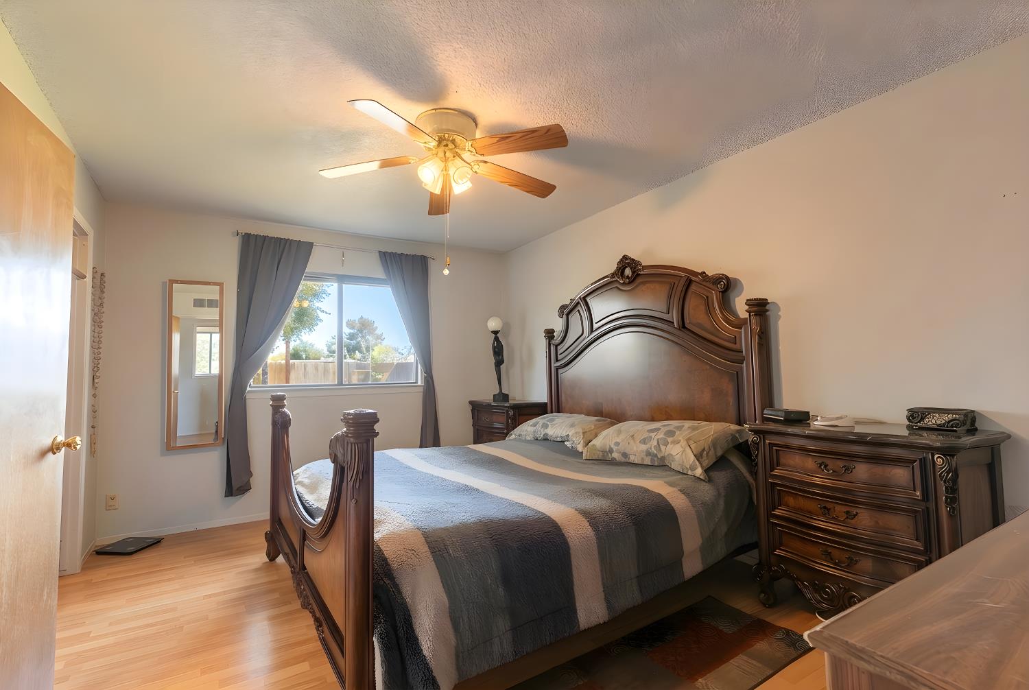 1722 Buckingham Ave, Clovis, CA 93611