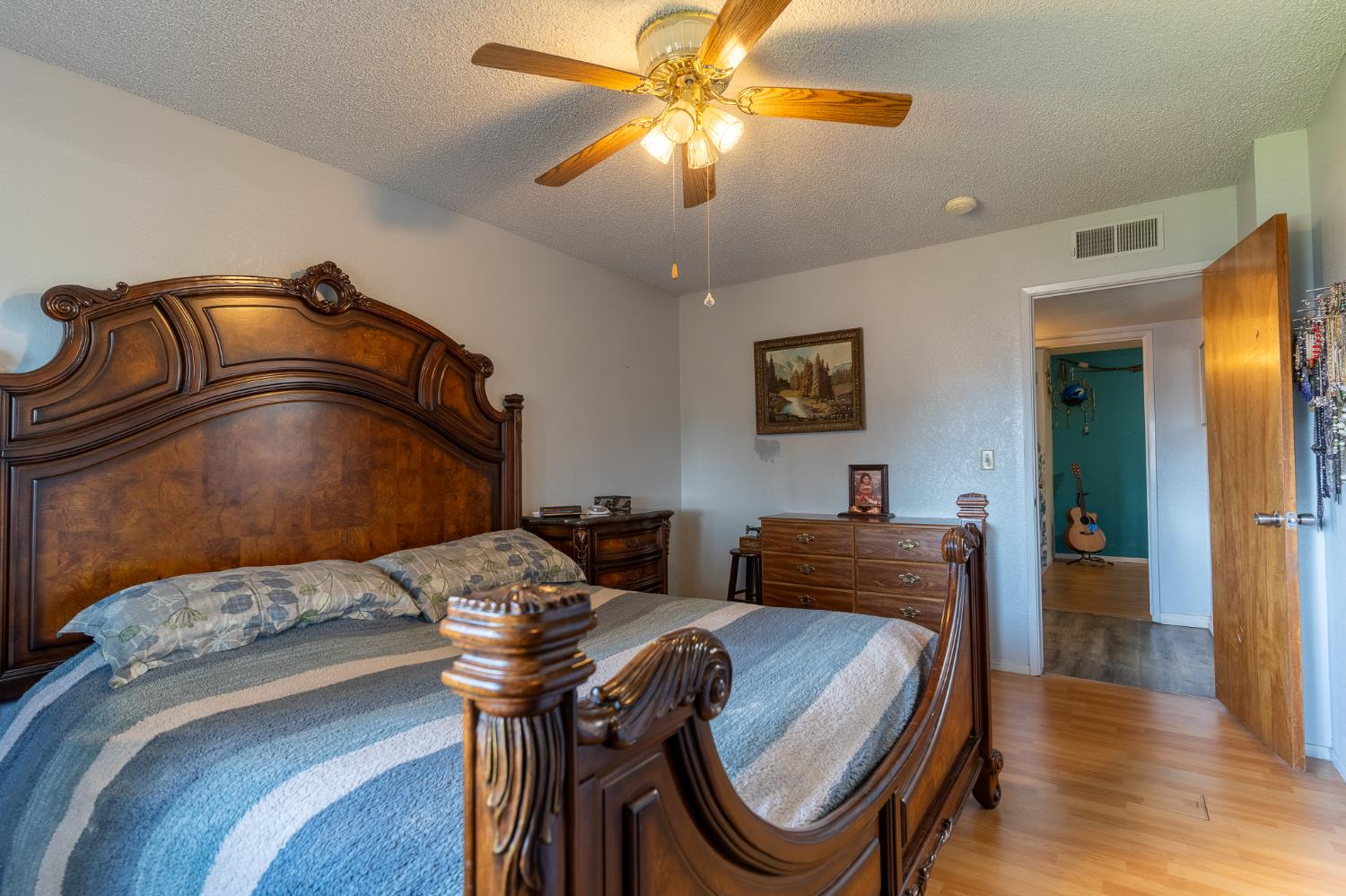 1722 Buckingham Ave, Clovis, CA 93611