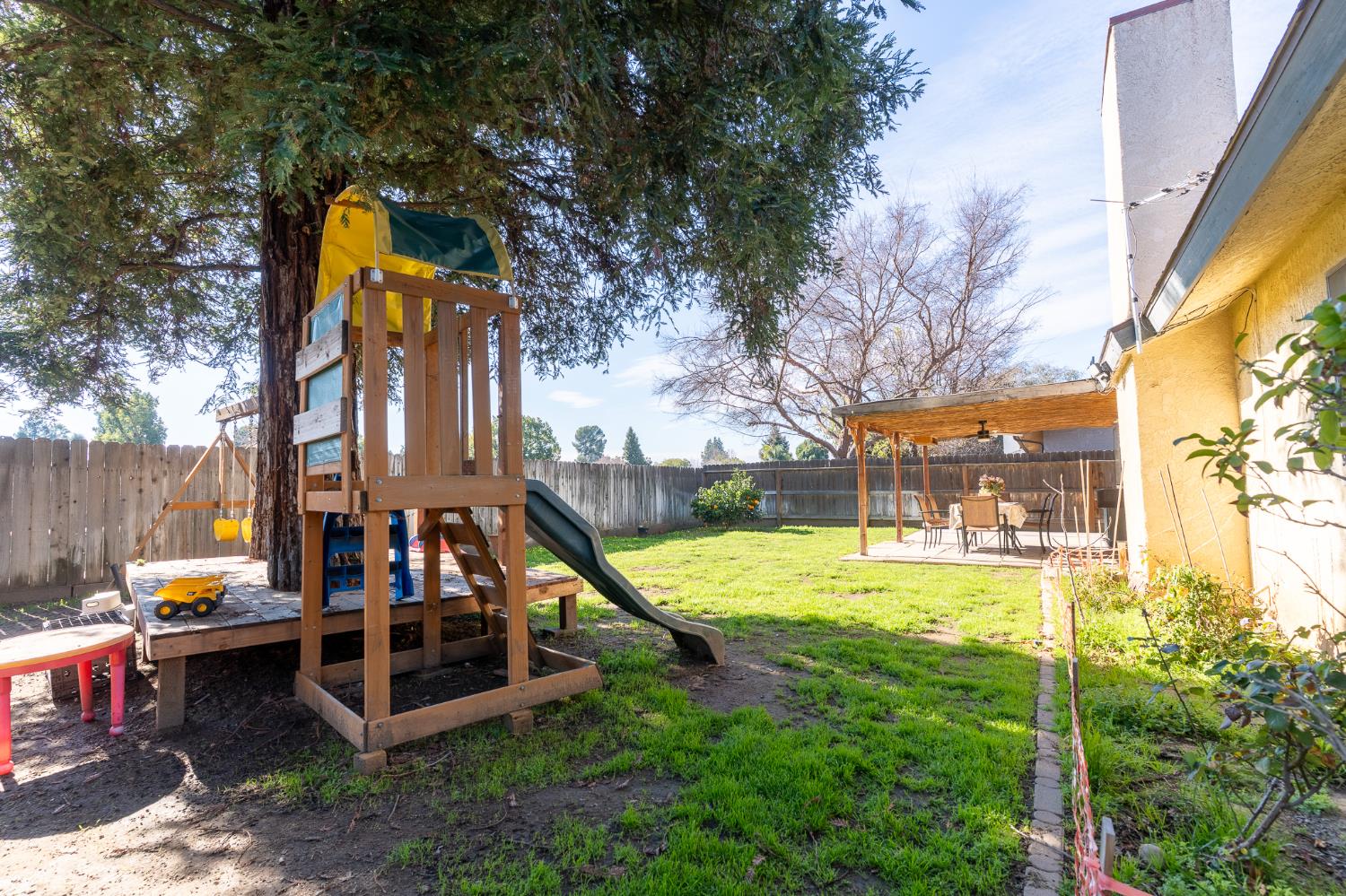 1722 Buckingham Ave, Clovis, CA 93611