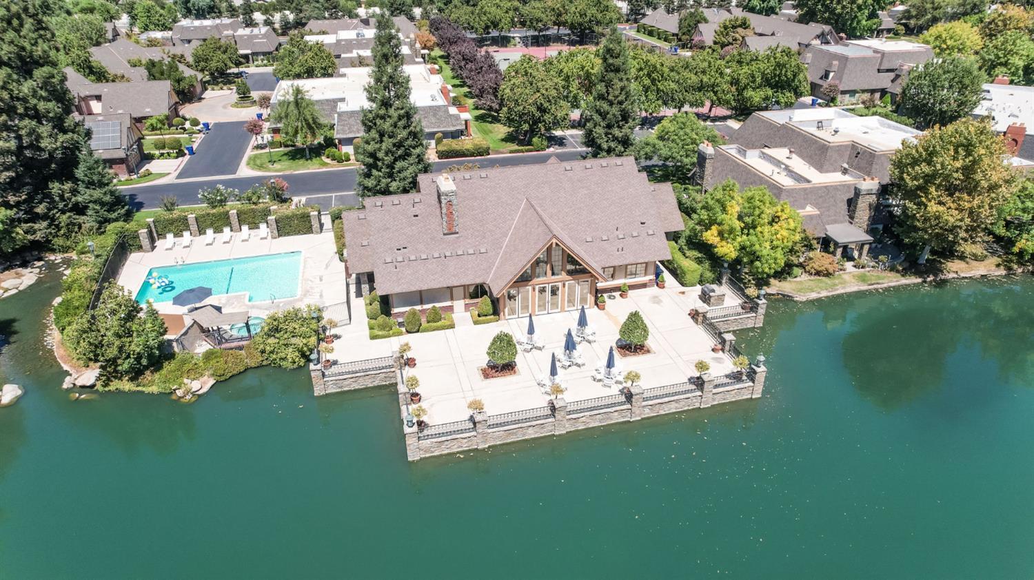 3063 W Pembrook Loop, Fresno, CA 93711