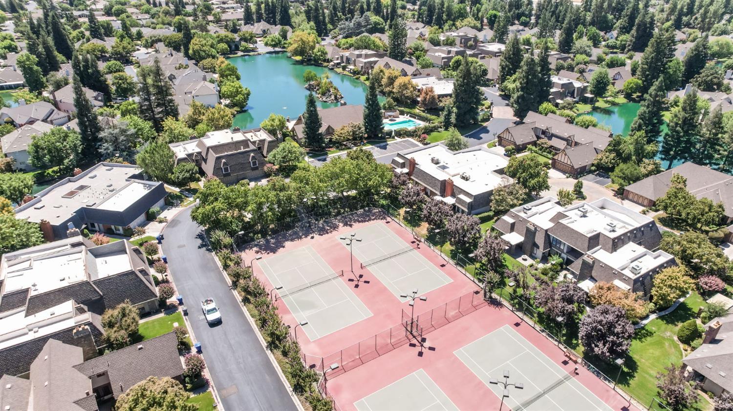 3063 W Pembrook Loop, Fresno, CA 93711