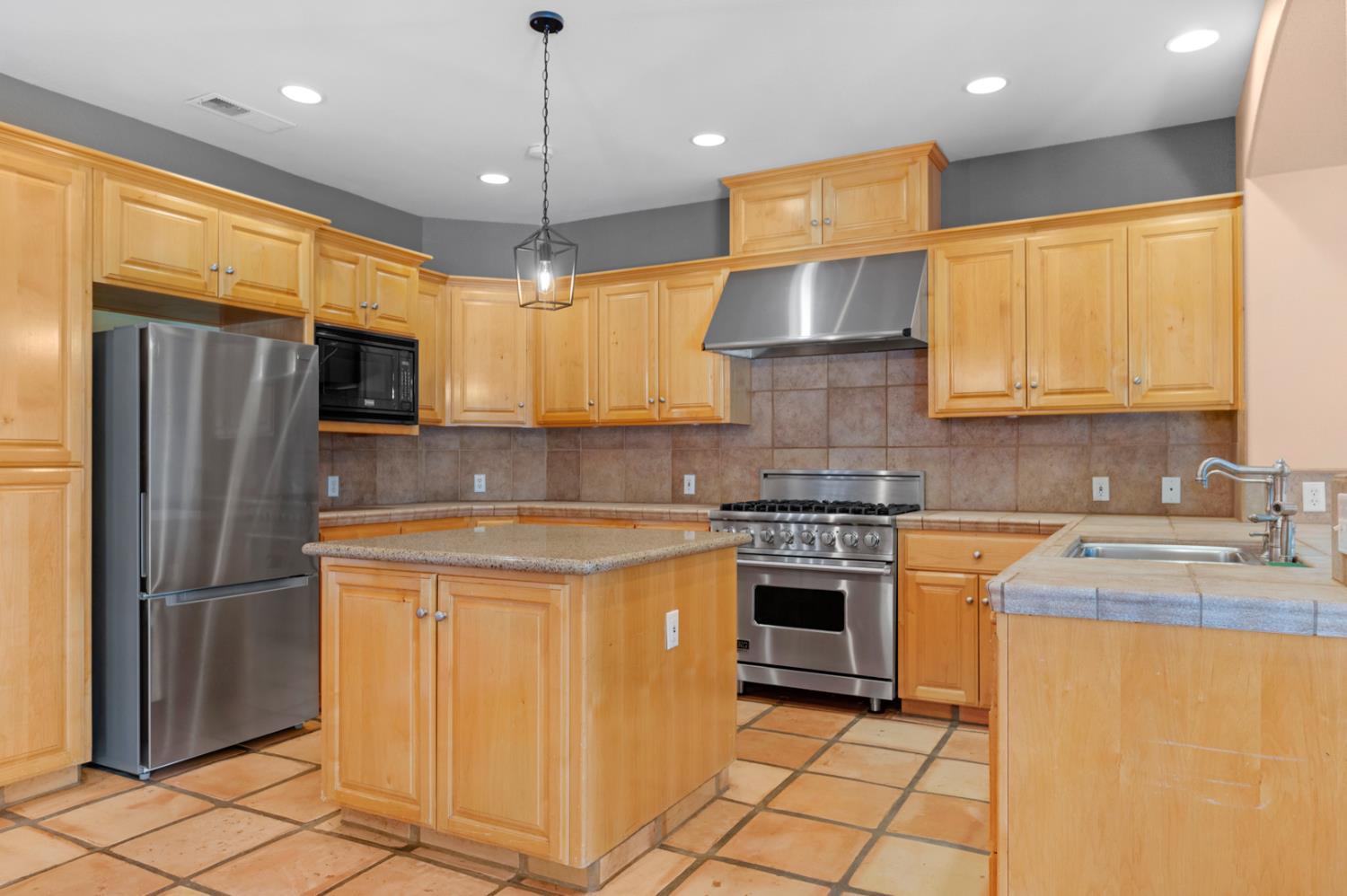 13715 E Nebraska, Kingsburg, CA 93631