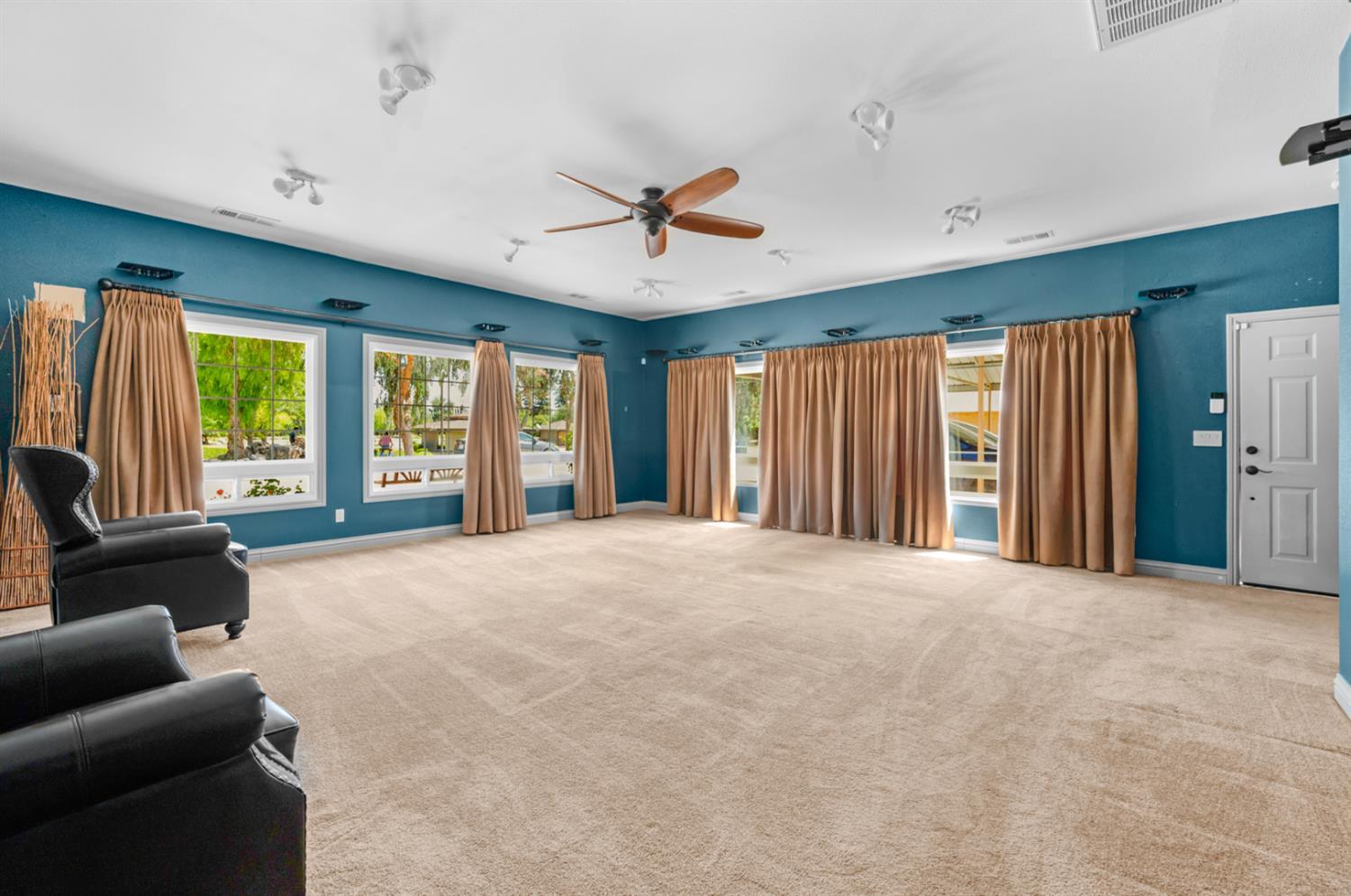 13715 E Nebraska, Kingsburg, CA 93631