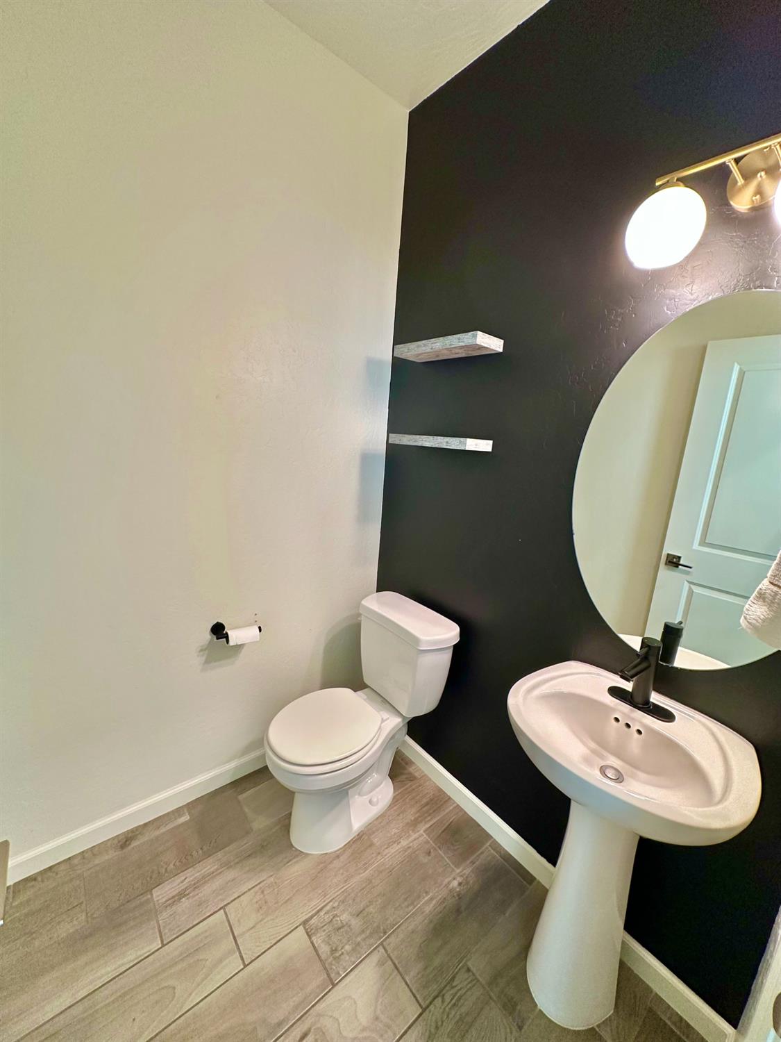 1921 Kelly Ln, Clovis, CA 93611