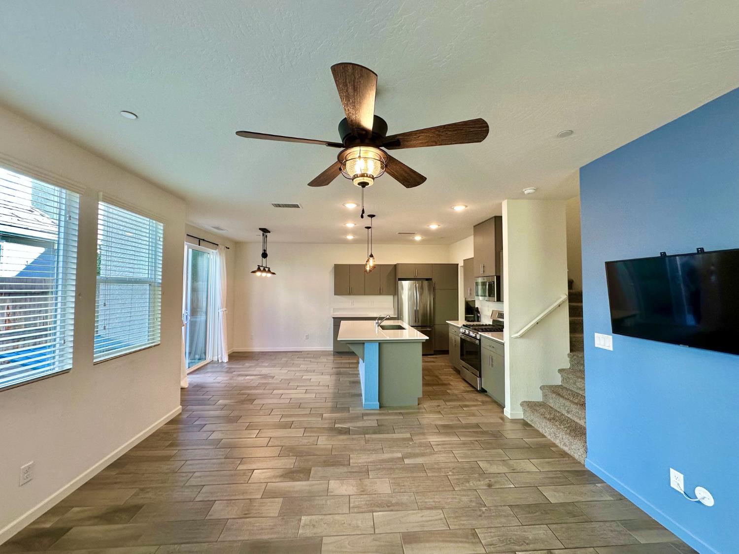 1921 Kelly Ln, Clovis, CA 93611