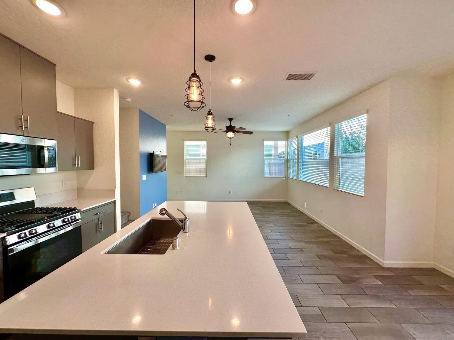 1921 Kelly Ln, Clovis, CA 93611