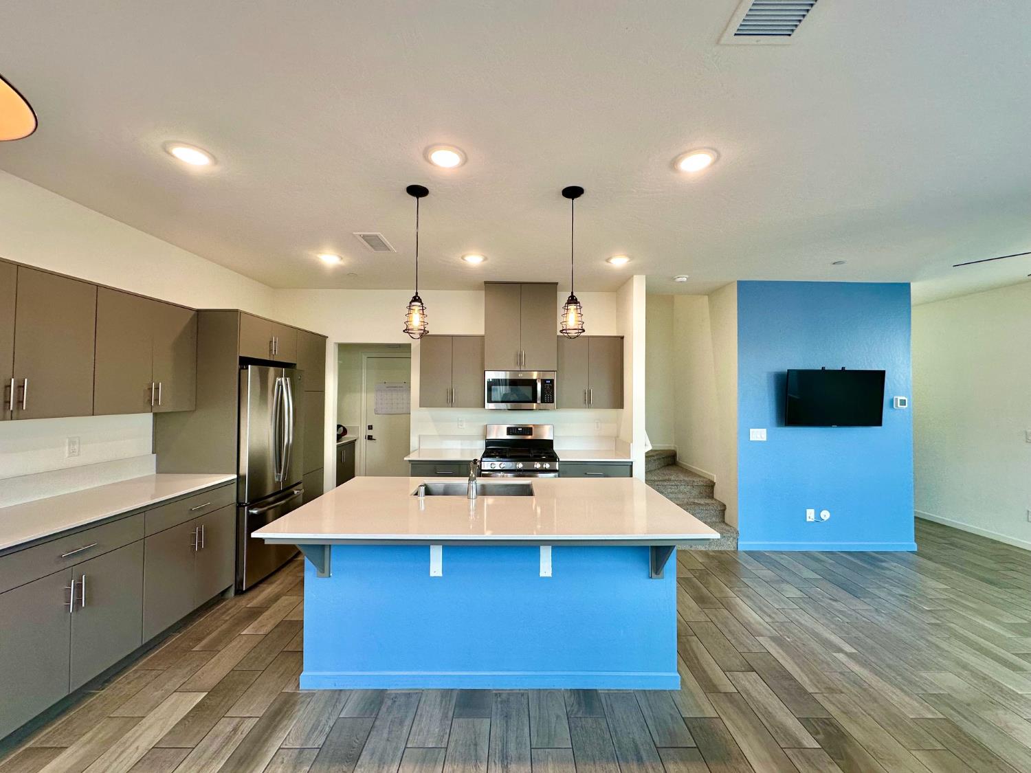 1921 Kelly Ln, Clovis, CA 93611