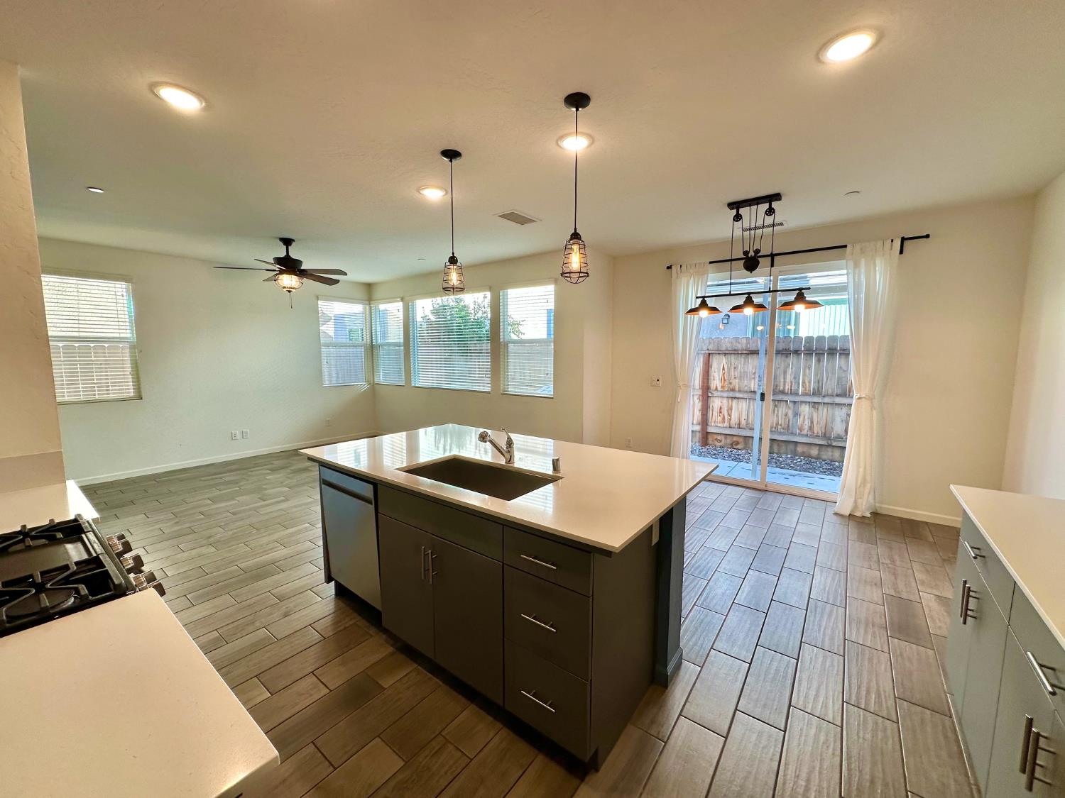 1921 Kelly Ln, Clovis, CA 93611