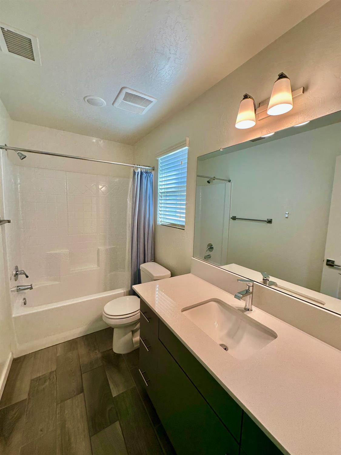 1921 Kelly Ln, Clovis, CA 93611