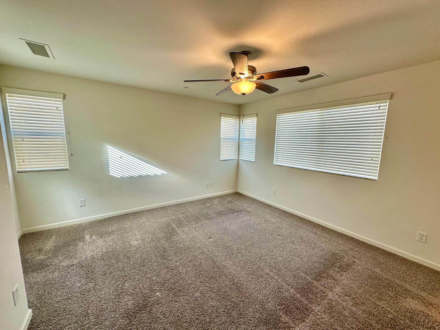 1921 Kelly Ln, Clovis, CA 93611