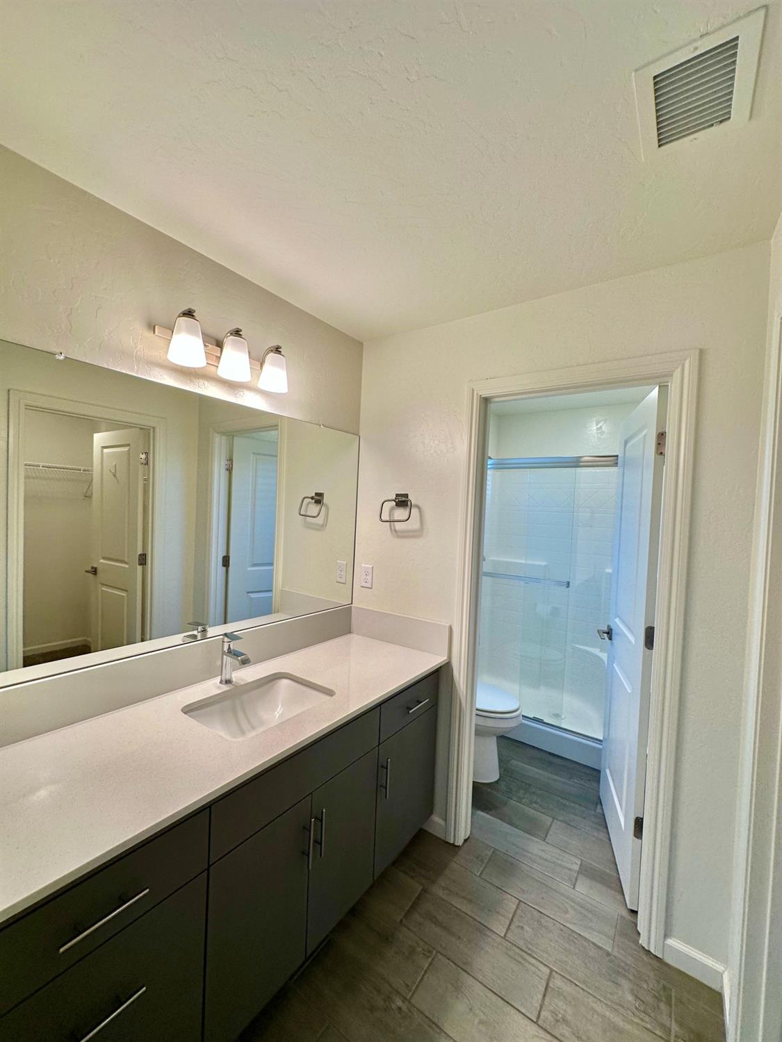 1921 Kelly Ln, Clovis, CA 93611