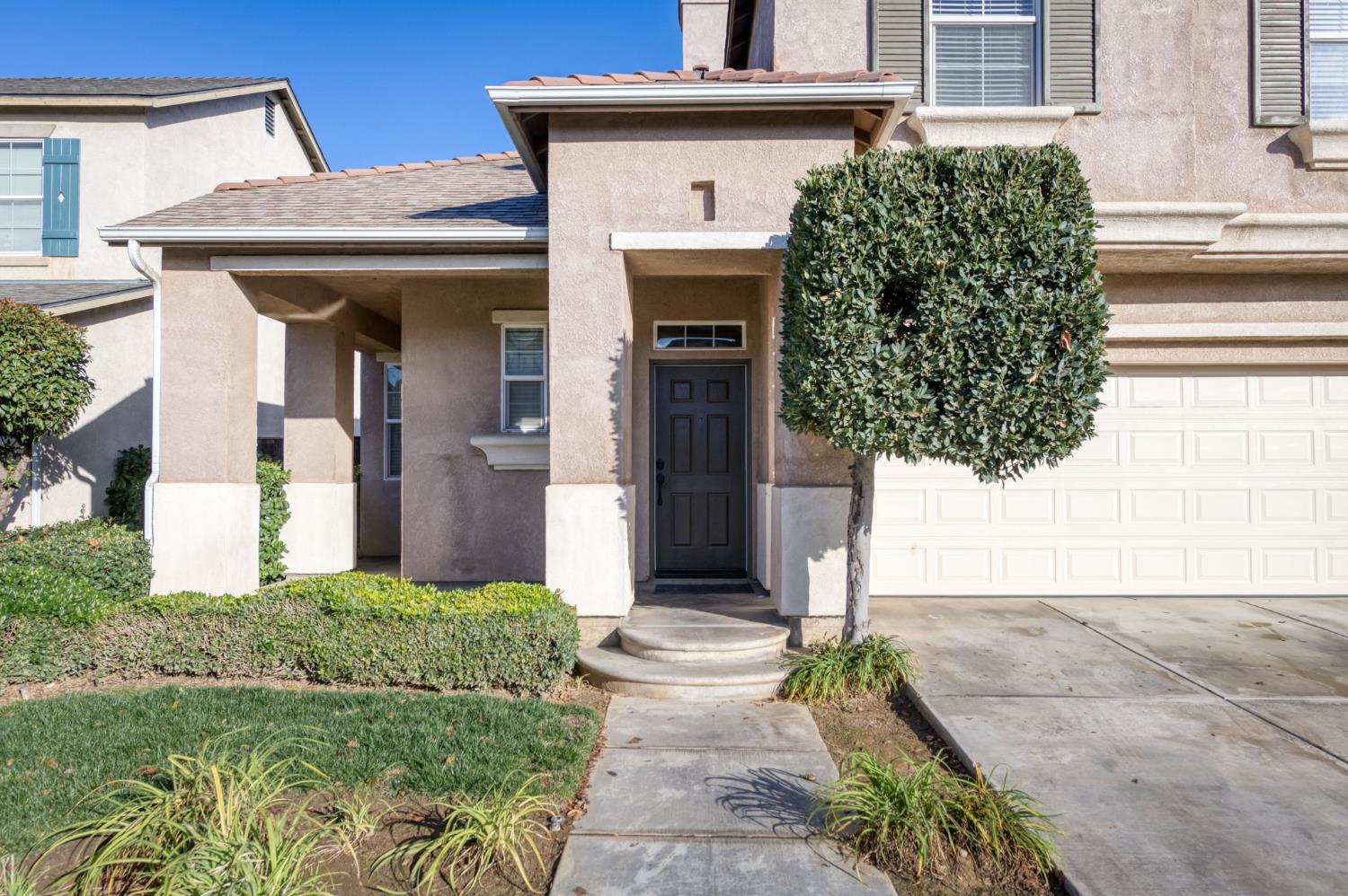 673 W Fontaine Ln, Clovis, CA 93619