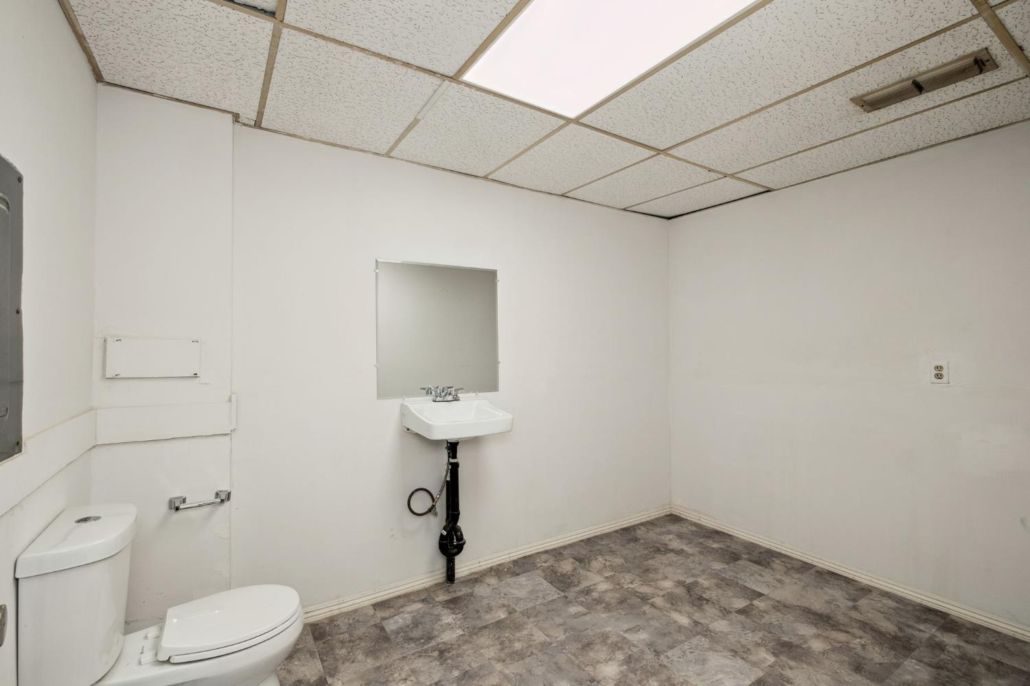 616 N Fulton St, Fresno, CA 93728