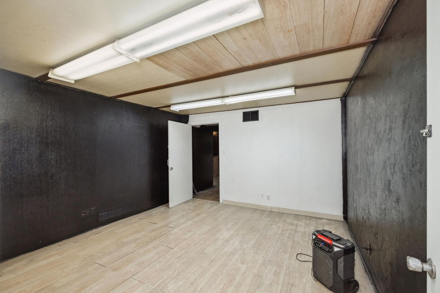 616 N Fulton St, Fresno, CA 93728