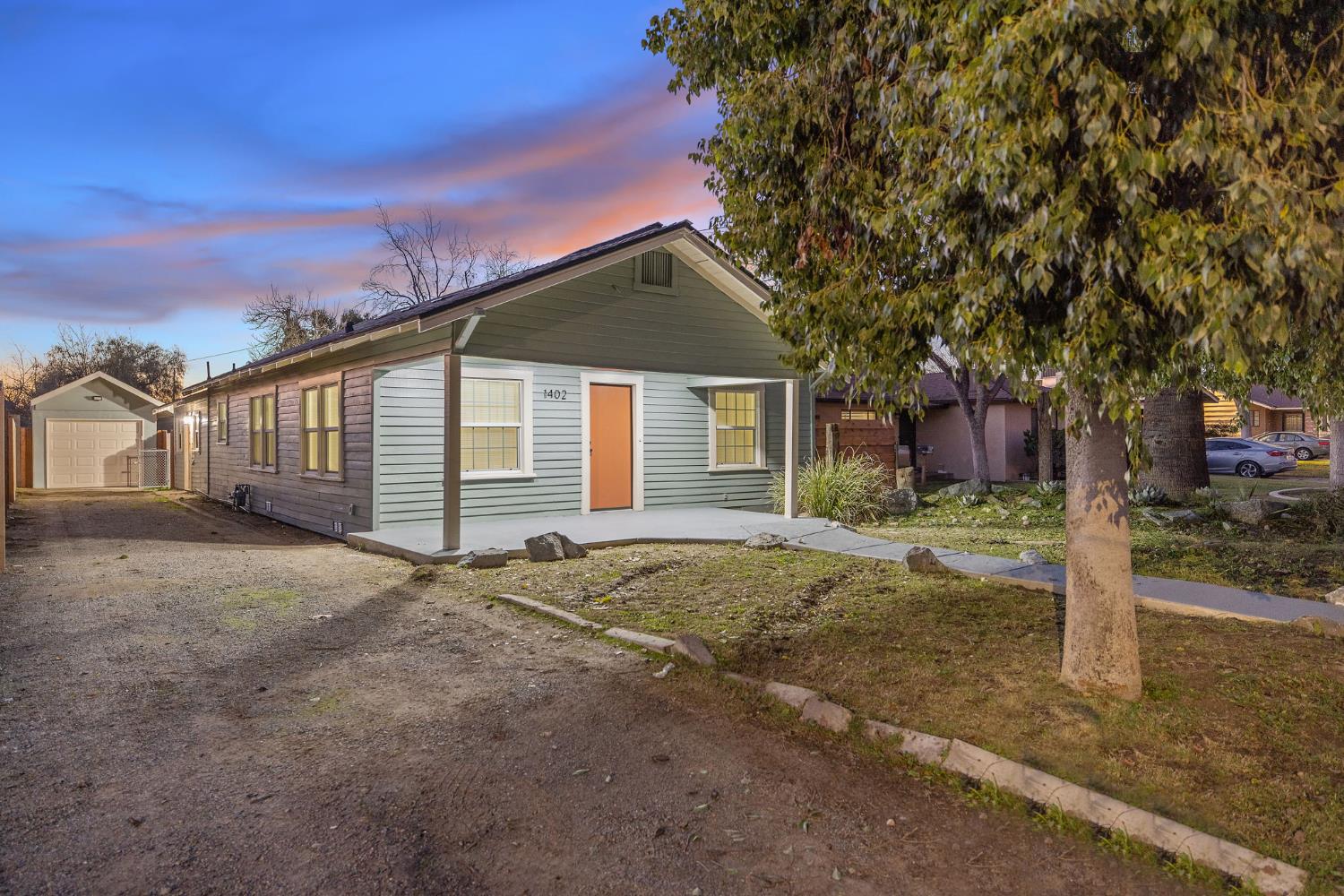 1402 Middleton St, Hanford, CA 93230