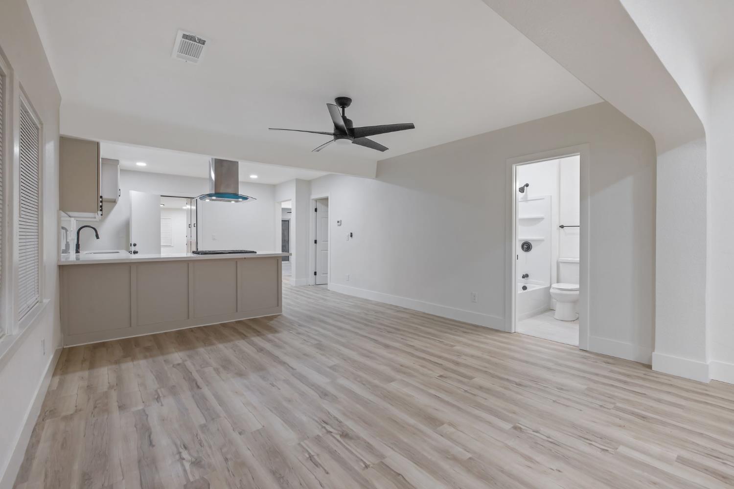 1402 Middleton St, Hanford, CA 93230