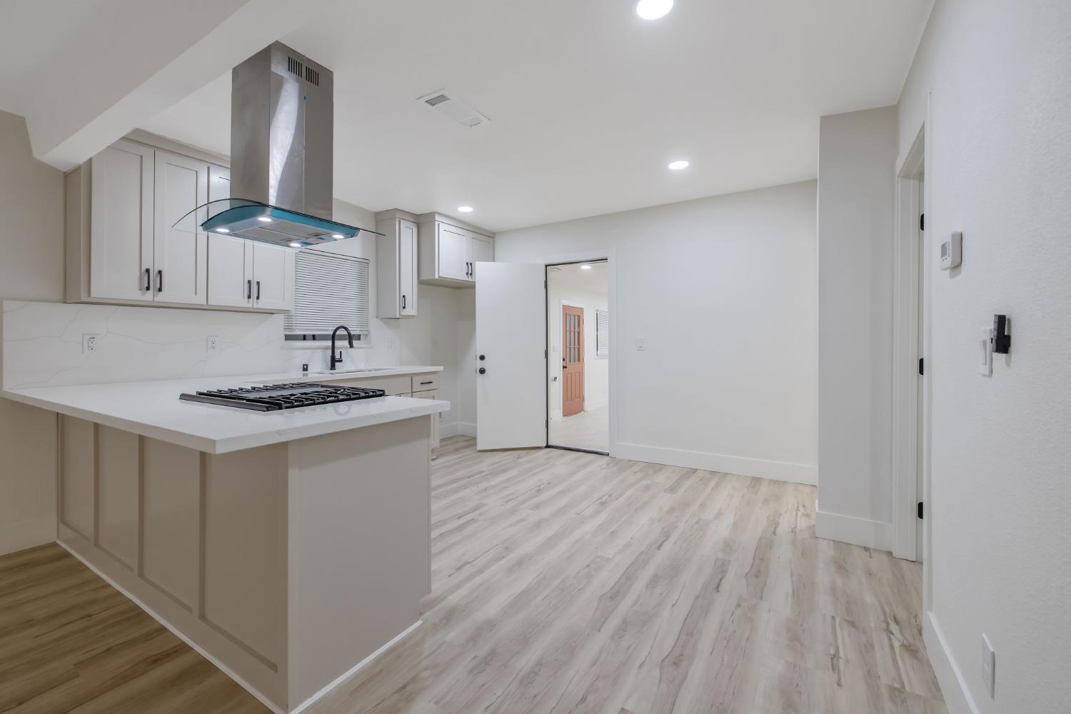 1402 Middleton St, Hanford, CA 93230