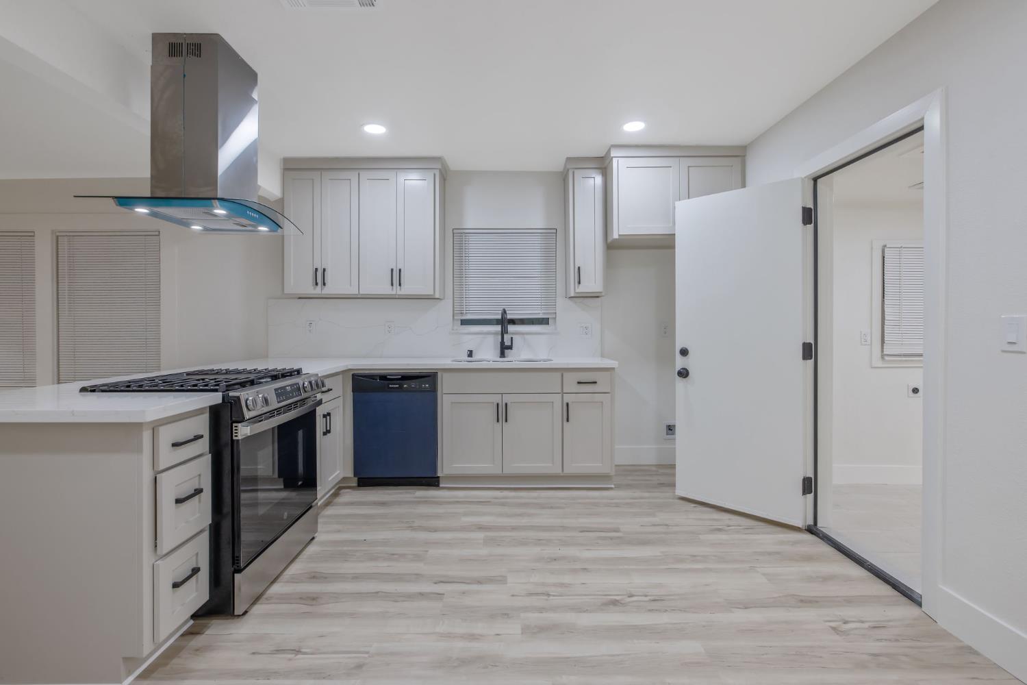 1402 Middleton St, Hanford, CA 93230