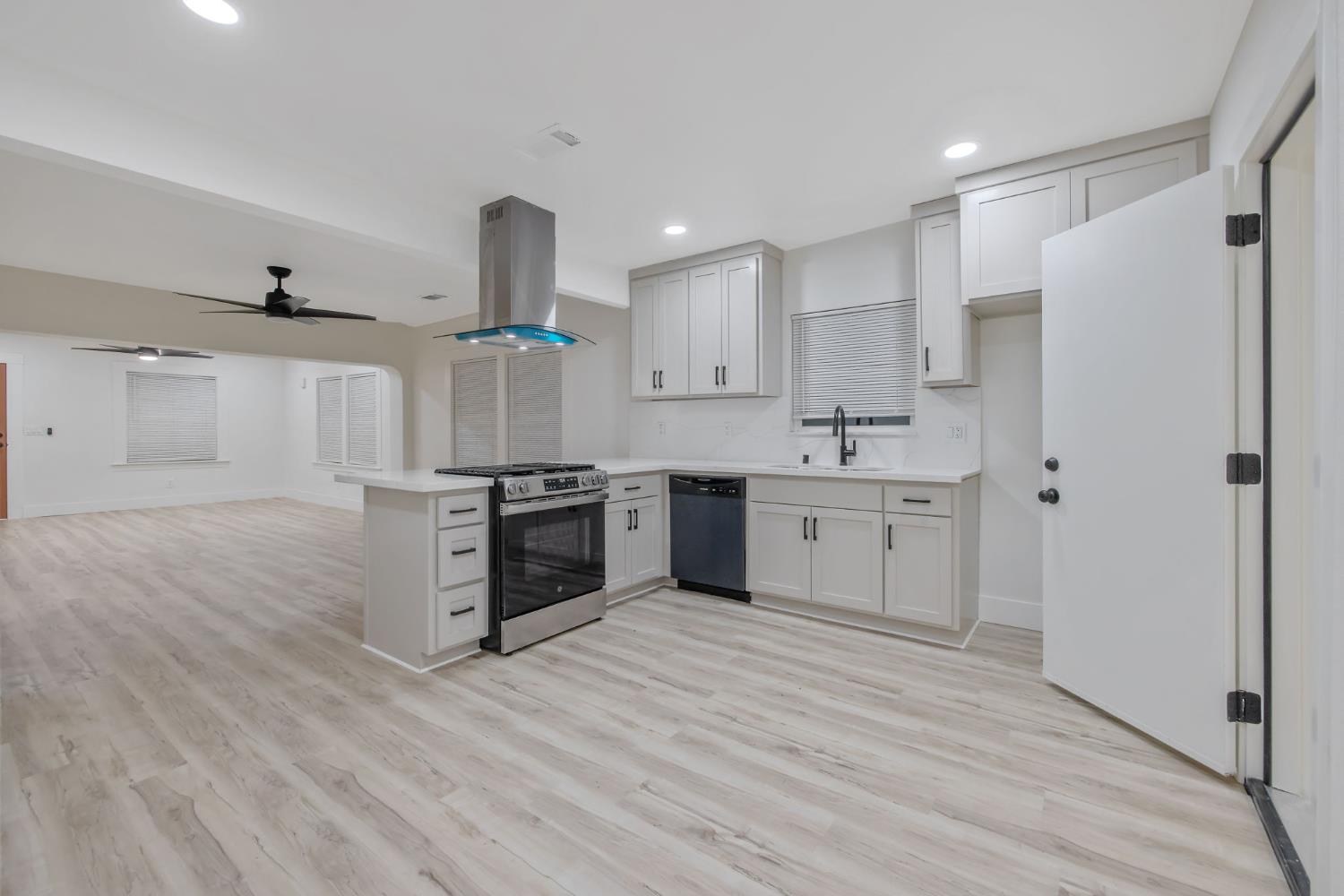 1402 Middleton St, Hanford, CA 93230