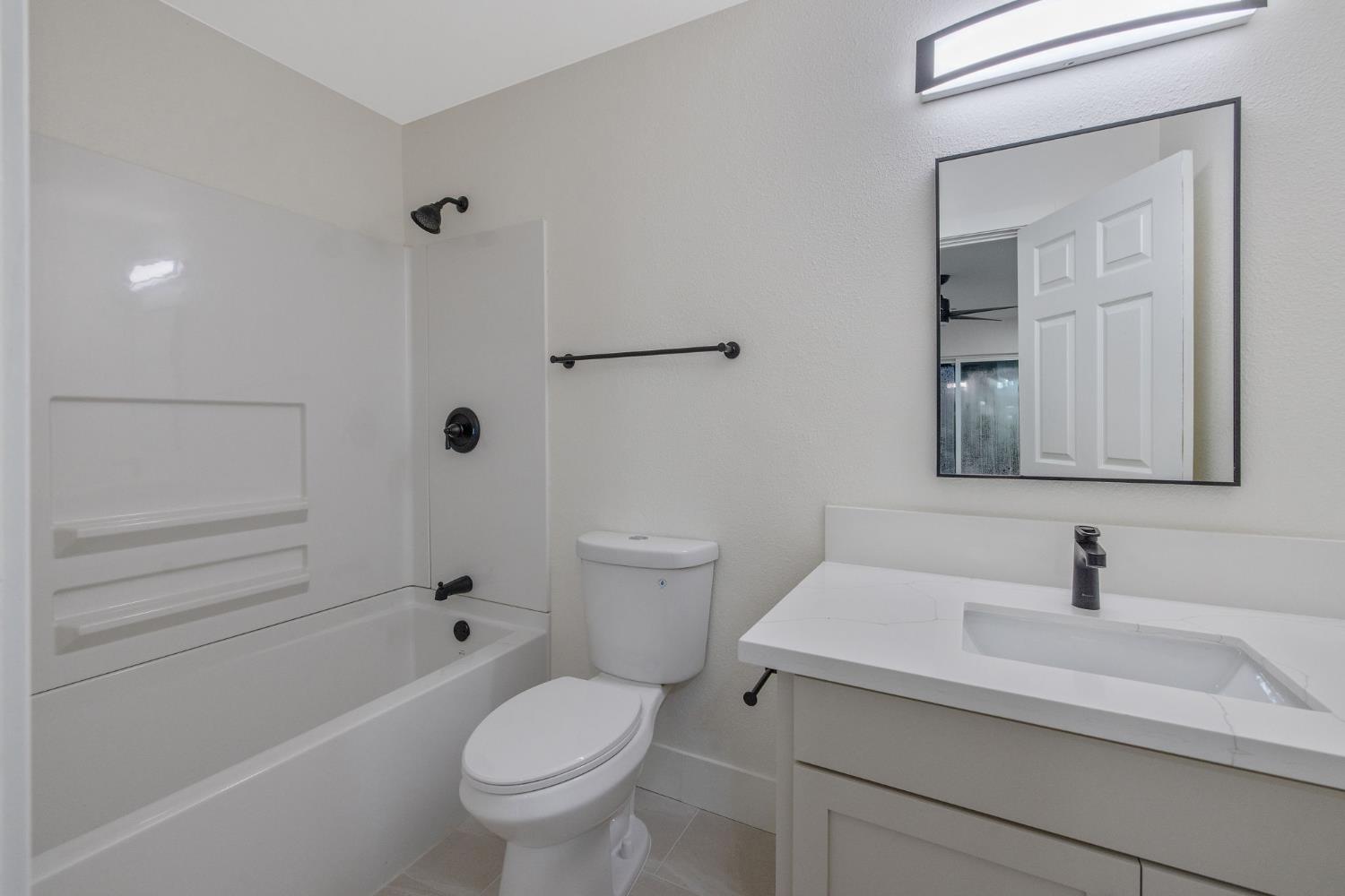 1402 Middleton St, Hanford, CA 93230