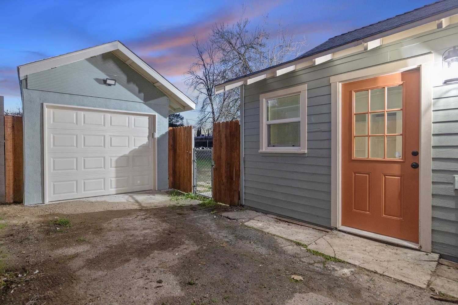 1402 Middleton St, Hanford, CA 93230