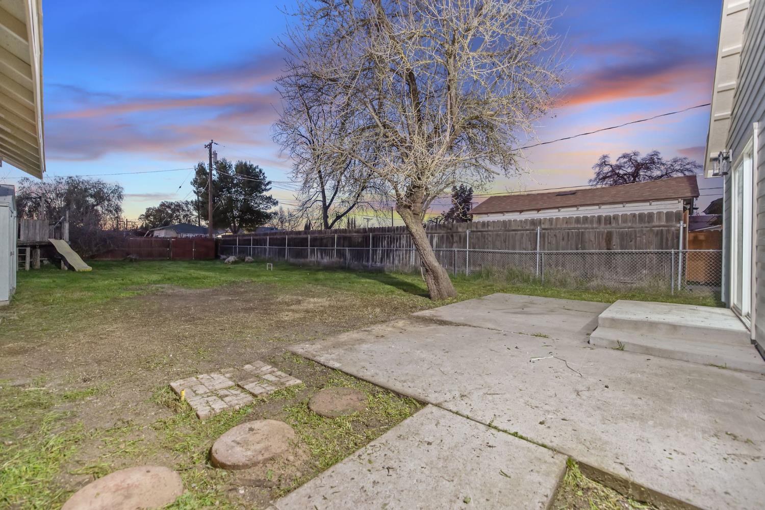 1402 Middleton St, Hanford, CA 93230