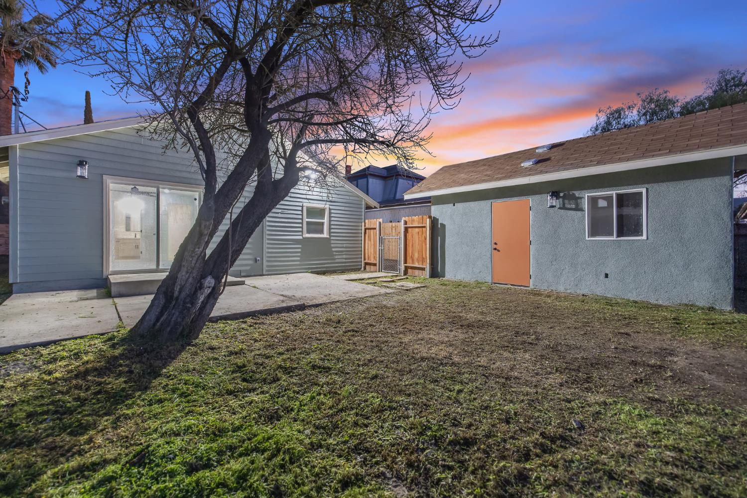 1402 Middleton St, Hanford, CA 93230