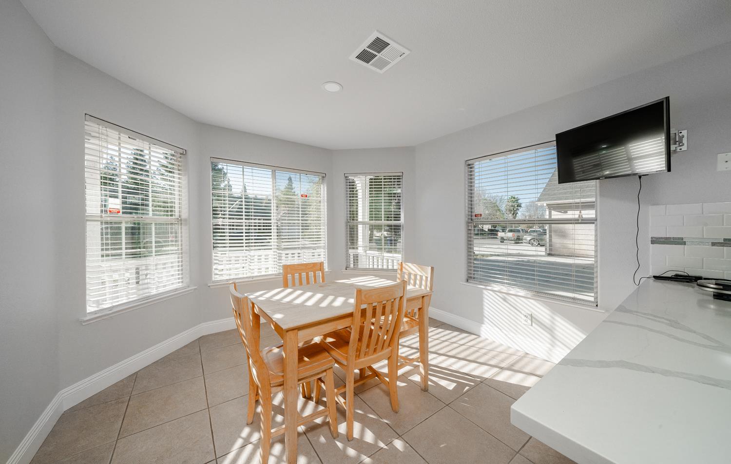 4774 W Oswego Ave, Fresno, CA 93722