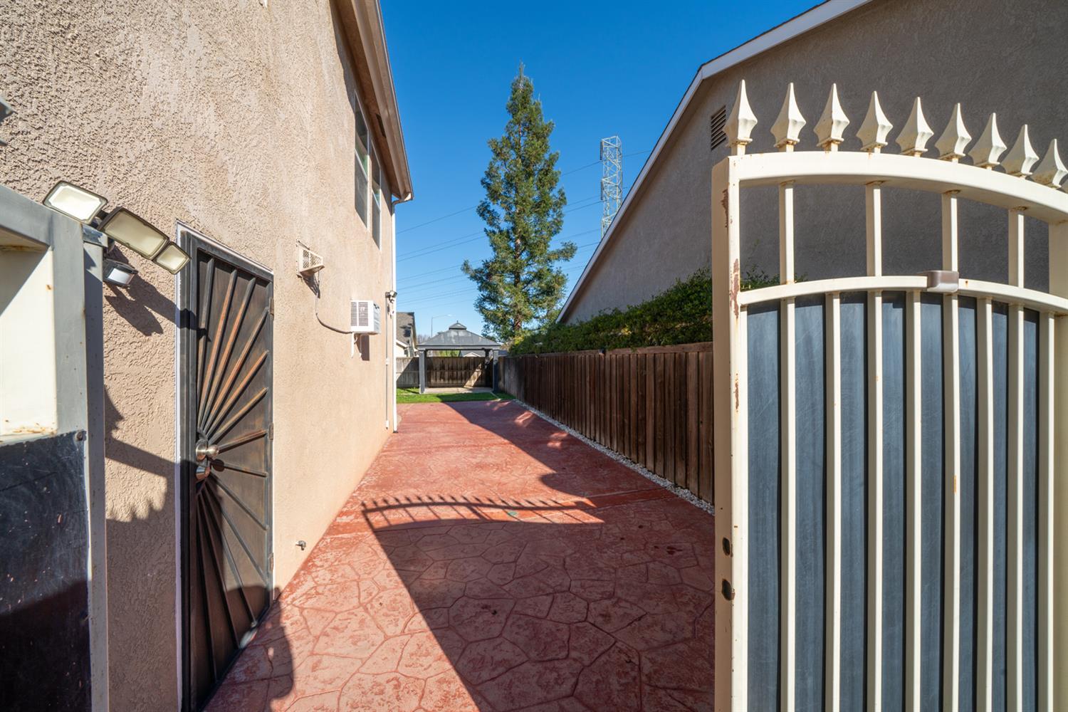 4774 W Oswego Ave, Fresno, CA 93722